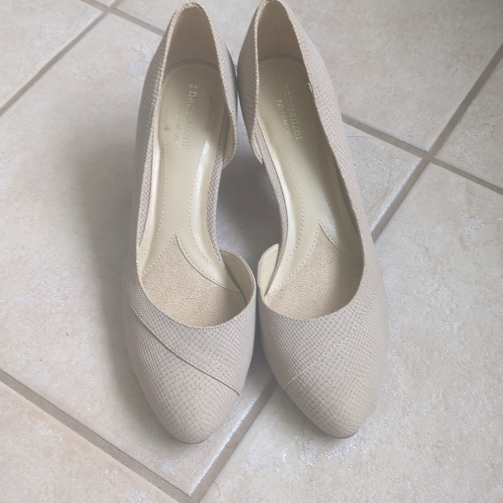 Size 10 Naturalizer heels